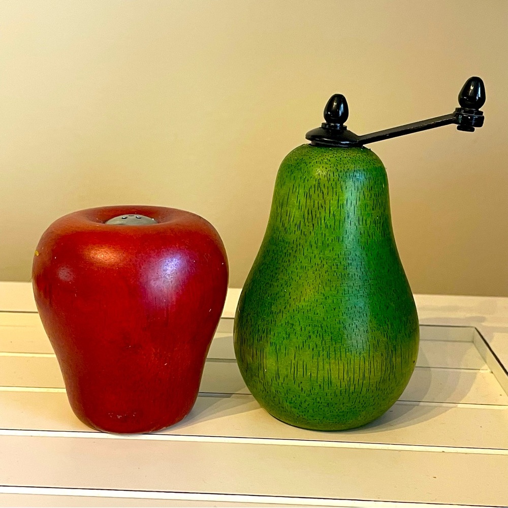 Vtg wooden apple salt shaker and pear pepper grinder